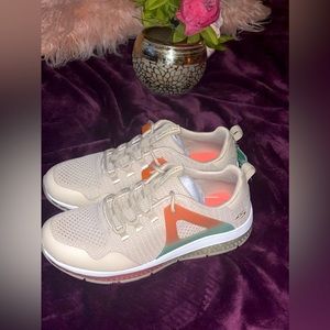 Sketchers Memory Foam sneakers